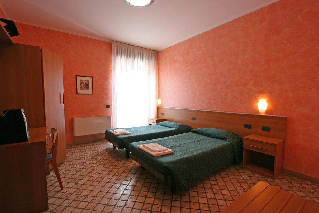 Hotel Da Mariuccia Robecchetto con Induno Exterior foto