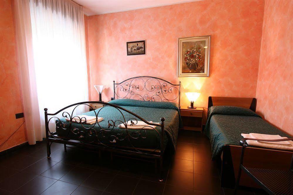 Hotel Da Mariuccia Robecchetto con Induno Exterior foto